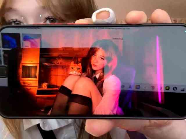 LisaSchroyer webcam
