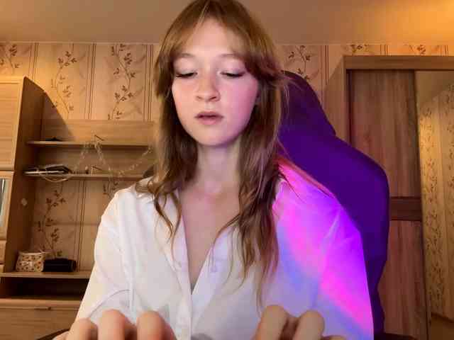 LisaSchroyer webcam