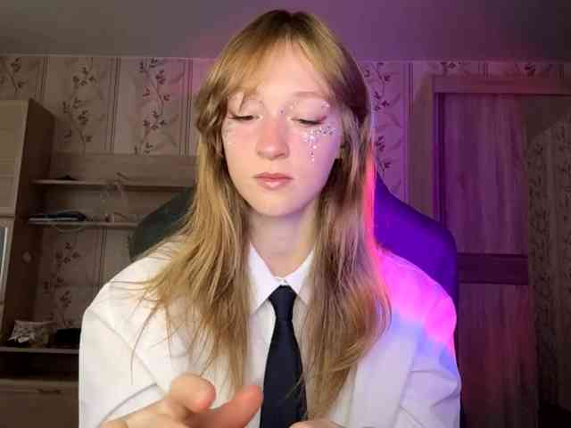 LisaSchroyer webcam