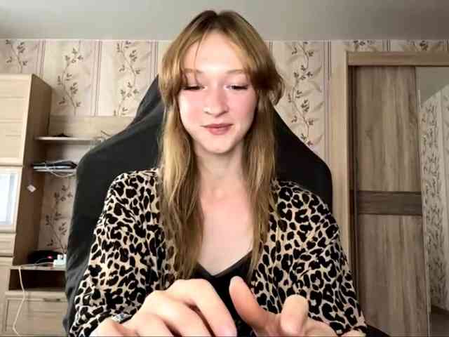 LisaSchroyer webcam