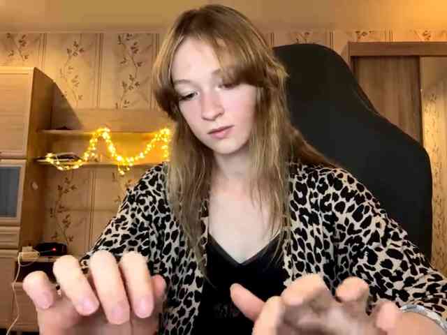 LisaSchroyer webcam