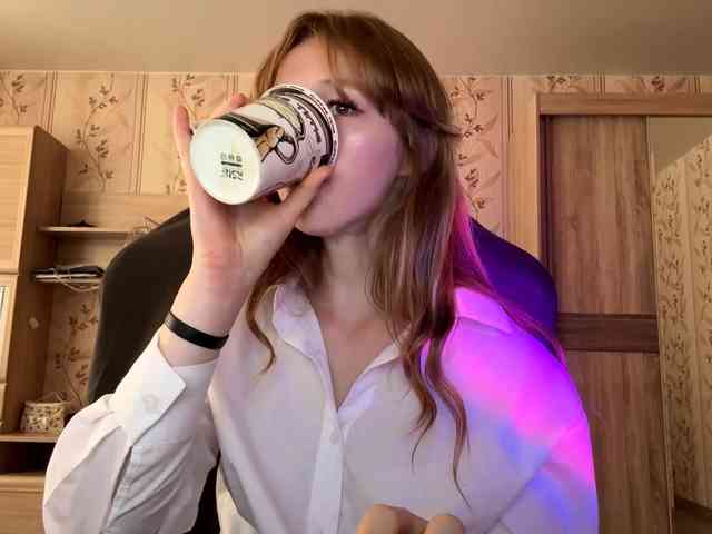 LisaSchroyer webcam
