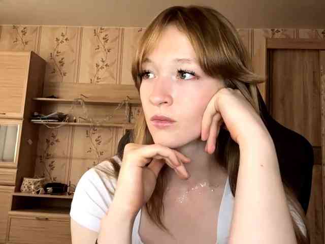 LisaSchroyer webcam