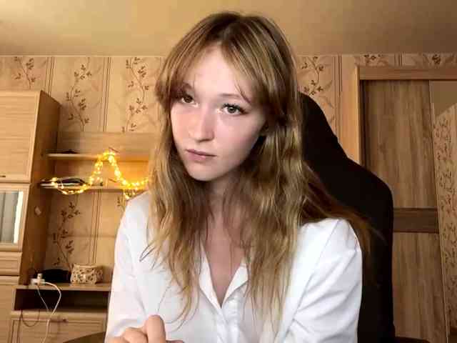 LisaSchroyer webcam