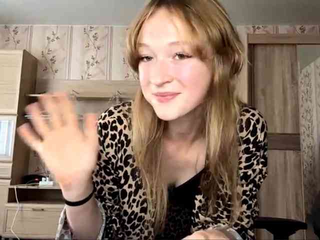LisaSchroyer webcam