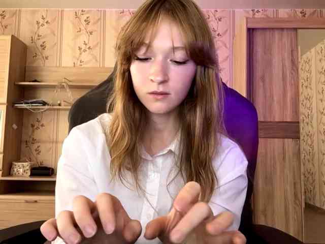 LisaSchroyer webcam