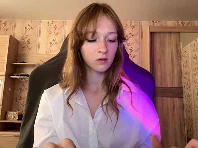 LisaSchroyer webcam