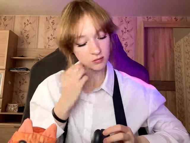 LisaSchroyer webcam