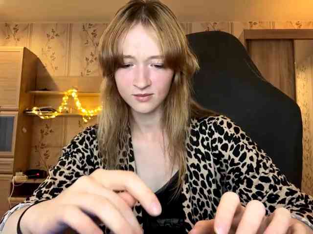 LisaSchroyer webcam