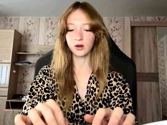 LisaSchroyer webcam