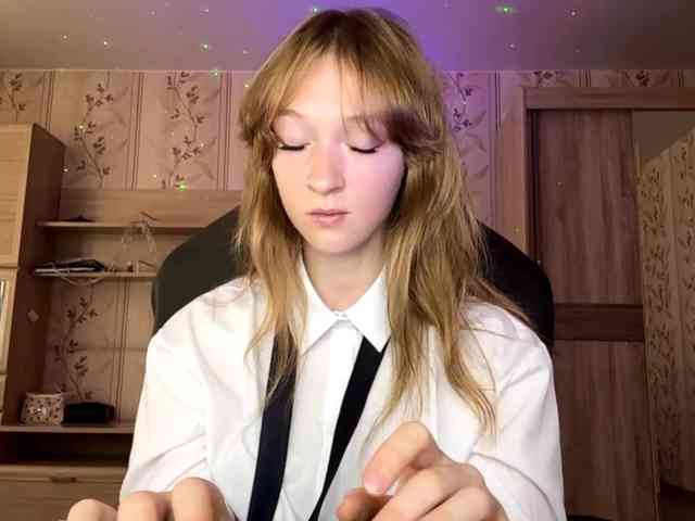 LisaSchroyer webcam