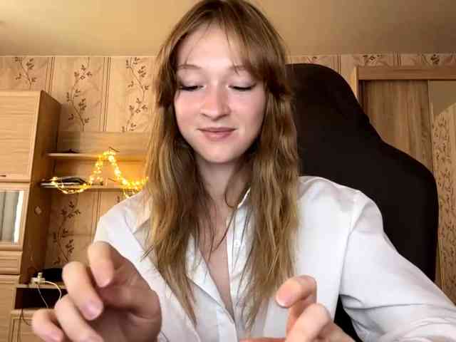 LisaSchroyer webcam