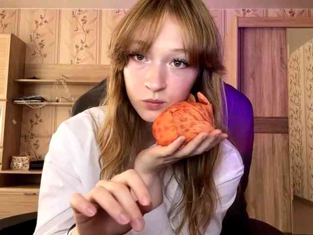 LisaSchroyer webcam