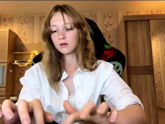 LisaSchroyer webcam