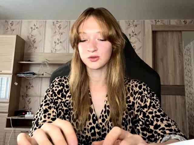 LisaSchroyer webcam