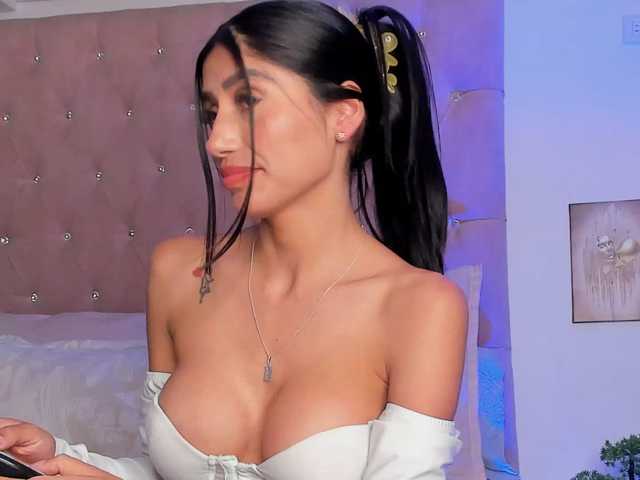 Elayamars, live now on BongaCams