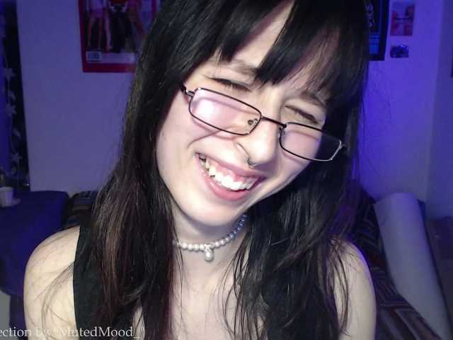 MutedMoods live cam on BongaCams