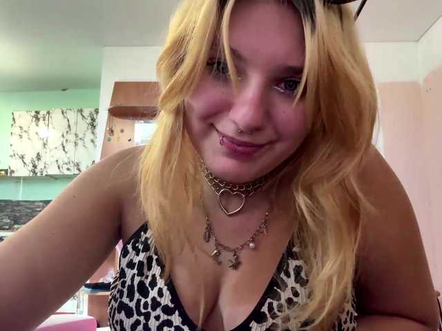 casseyronely live cam on BongaCams