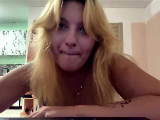 casseyronely live cam on BongaCams