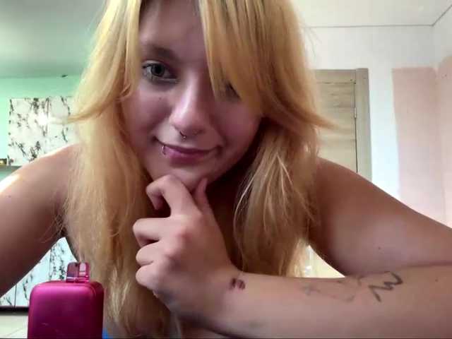 casseyronely live cam on BongaCams