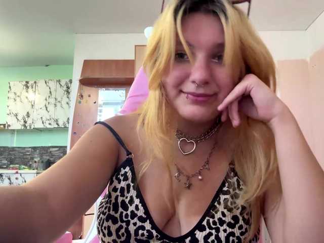 casseyronely live cam on BongaCams