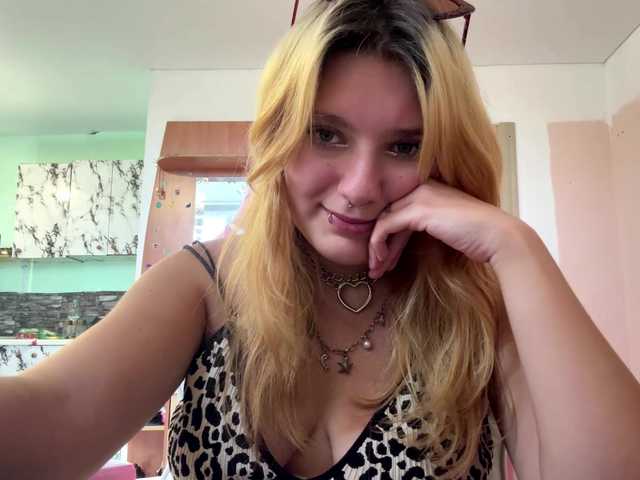 le modèle casseyronely est en webcam porno dans un show sur le site bongacams, il possède les tags suivants: White/Caucasian,Blonde,Shaved