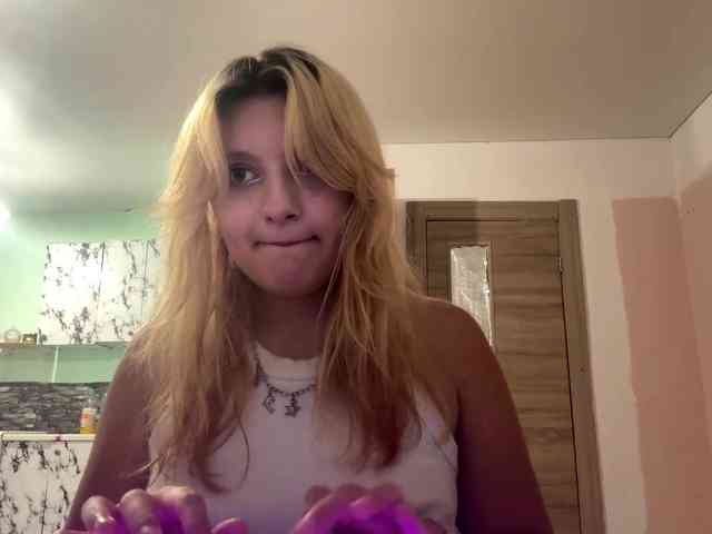 casseyronely's live room