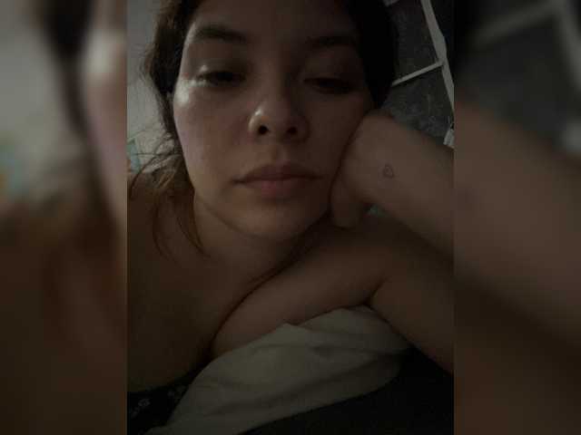 Carlybee10 live cam on BongaCams