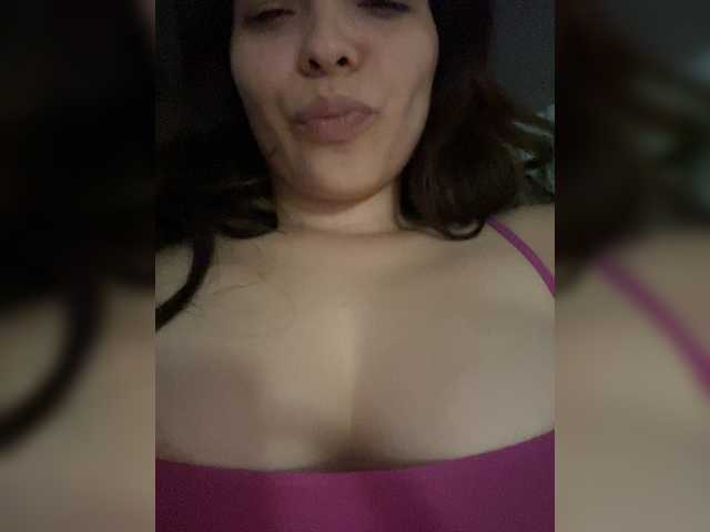 Carlybee10 live cam on BongaCams