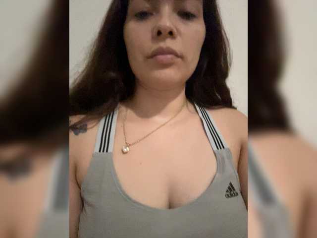 Carlybee10 live cam on BongaCams