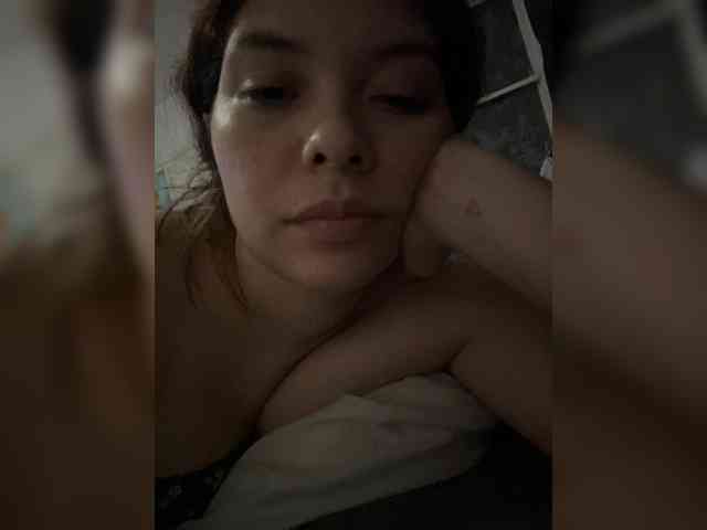 Carlybee10 Live Webcam on BongaCams
