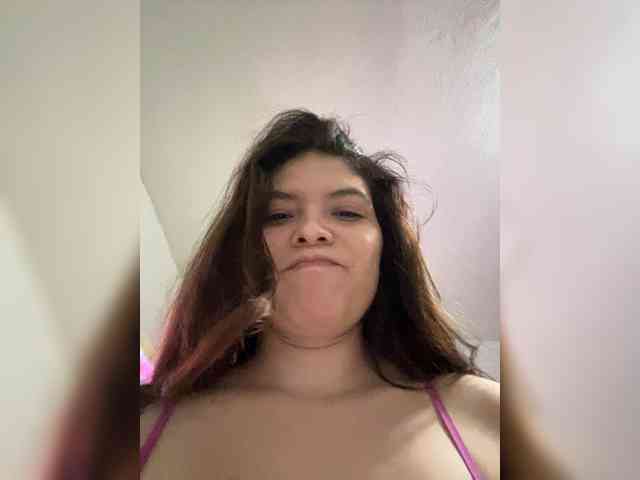 Carlybee10 webcam