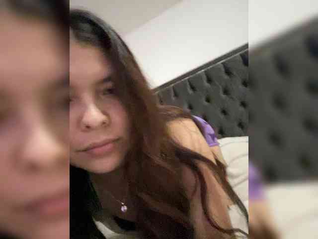 Carlybee10 webcam