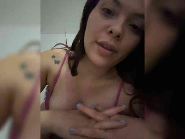 Carlybee10 webcam