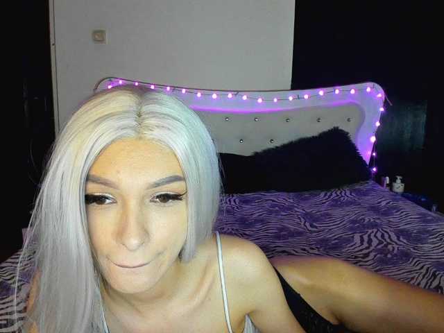 Yanissa100 live cam preview