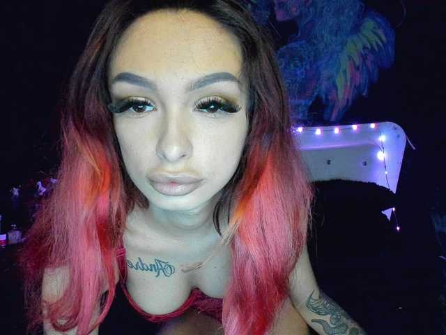 Yanissa100 live cam on BongaCams
