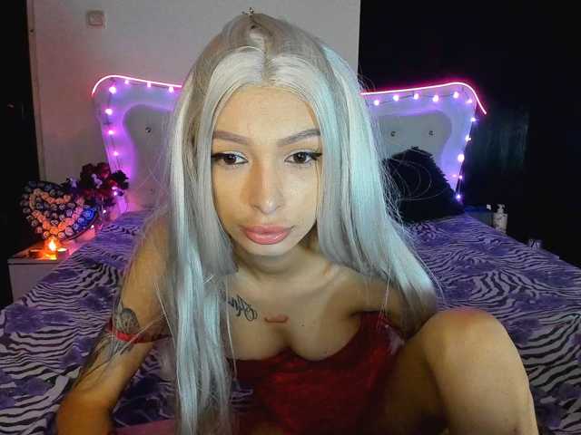 Yanissa100 live cam on BongaCams