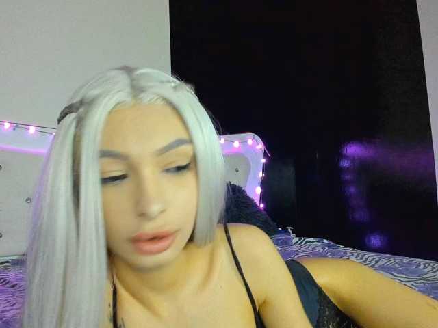 Yanissa100 live cam on BongaCams