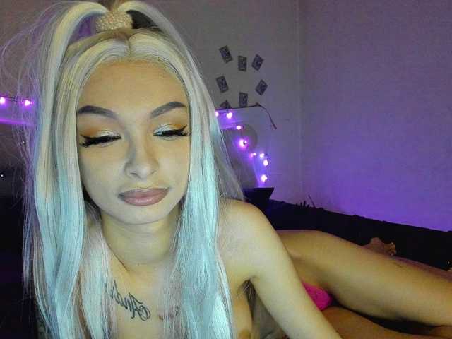 Yanissa100 live cam on BongaCams