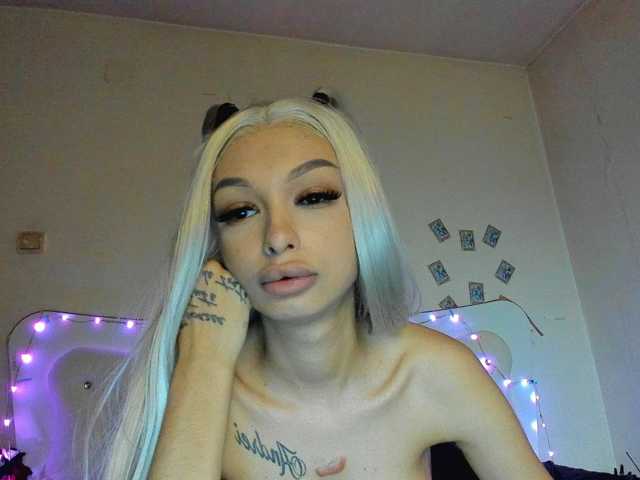 Yanissa100 live cam on BongaCams