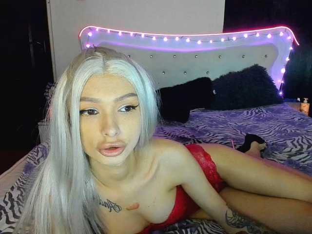 Yanissa100 live cam on BongaCams
