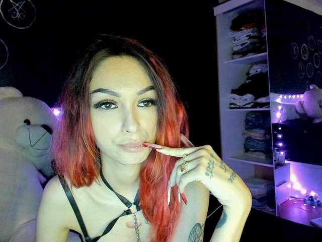 Yanissa100 live cam on BongaCams