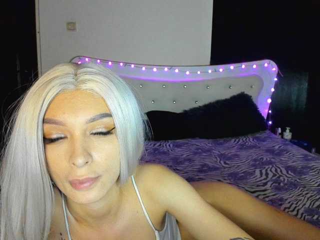 Yanissa100 live cam preview