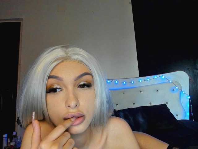 Yanissa100 live cam on BongaCams