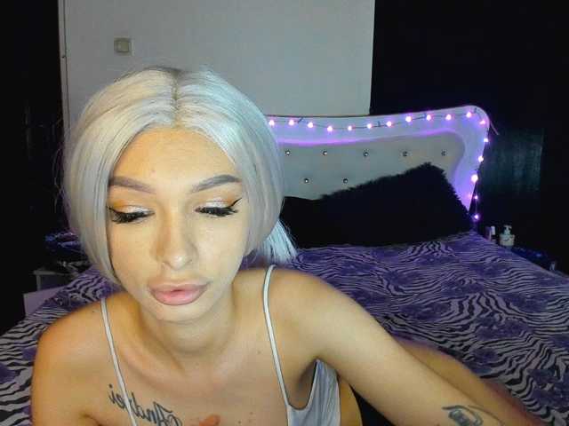 Yanissa100 live cam preview