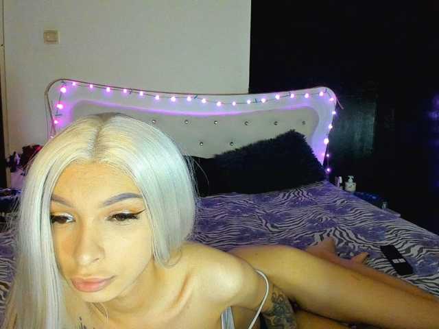 Yanissa100 live cam preview