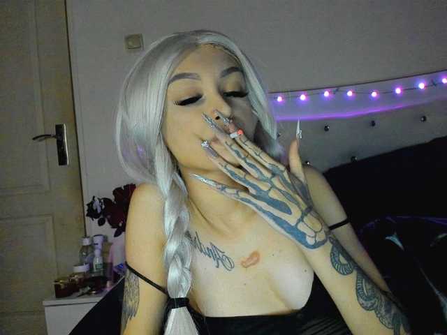 Yanissa100 live cam on BongaCams