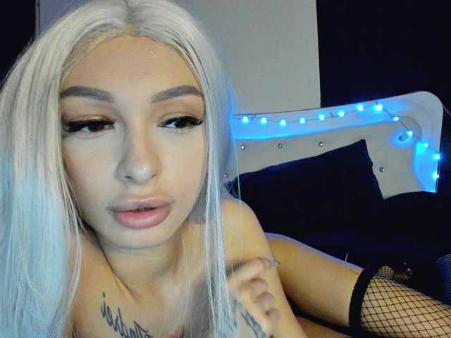 Yanissa100 webcam bongacams model stream image