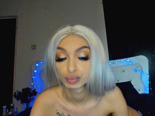 Yanissa100 live cam on BongaCams