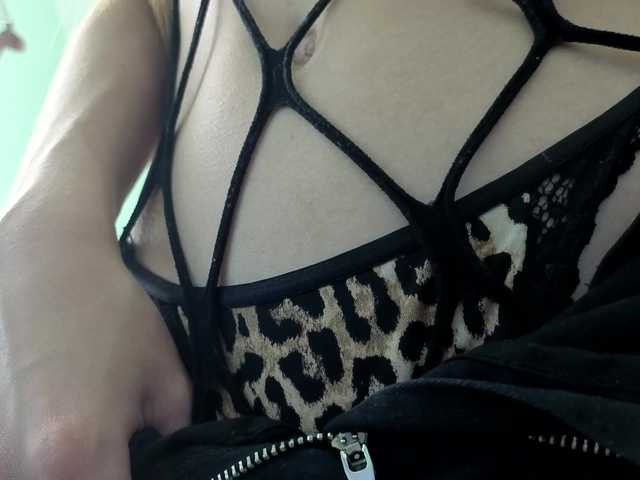 sexxxblondy live cam on BongaCams